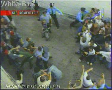 Житомир 2002. Житомирська міліція проти київських фенів