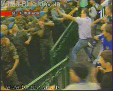 Житомир 2002. Житомирська міліція проти київських фенів