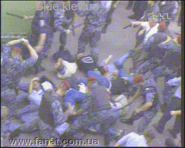 Житомир 2002. Житомирська міліція проти київських фенів