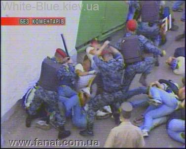 Житомир 2002. Житомирська міліція проти київських фенів