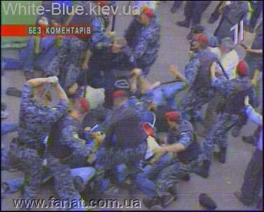 Житомир 2002. Житомирська міліція проти київських фенів