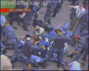 Житомир 2002. Житомирська міліція проти київських фенів