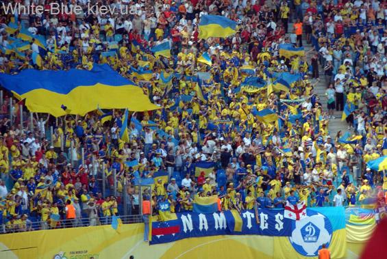 Українська трибуна в Лейпцизі на матчі зі збірною Іспанії