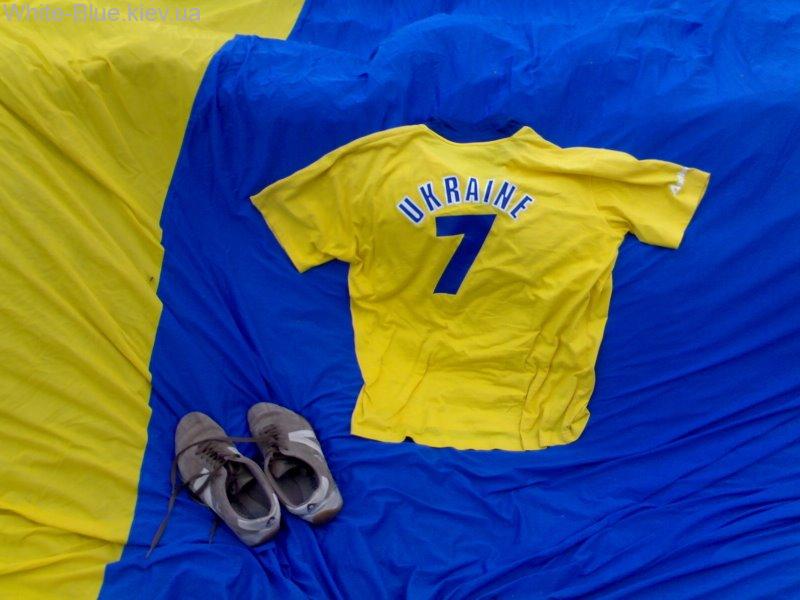 Композиція "український фанат на привалі". Відпочинок перед матч