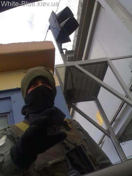 Ізраїльський прикордонник на блок-пості, що розділяє ізраїльську територію і Палестинську автономію