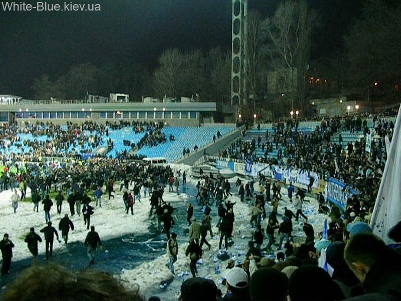 Забіг на поле після матчу Динамо Київ - Металург Запоріжжя [04/03/2007] 17 тур ЧУ