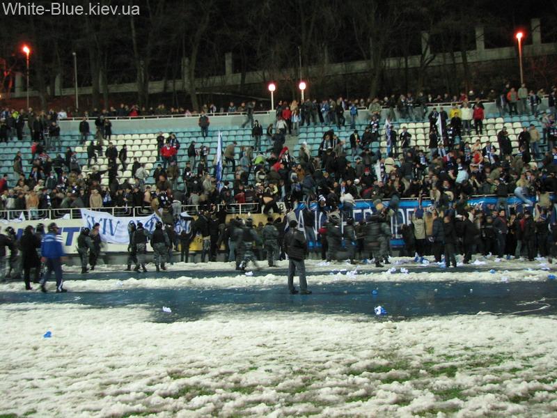 Забіг на поле після матчу Динамо Київ - Металург Запоріжжя [04/03/2007] 17 тур ЧУ