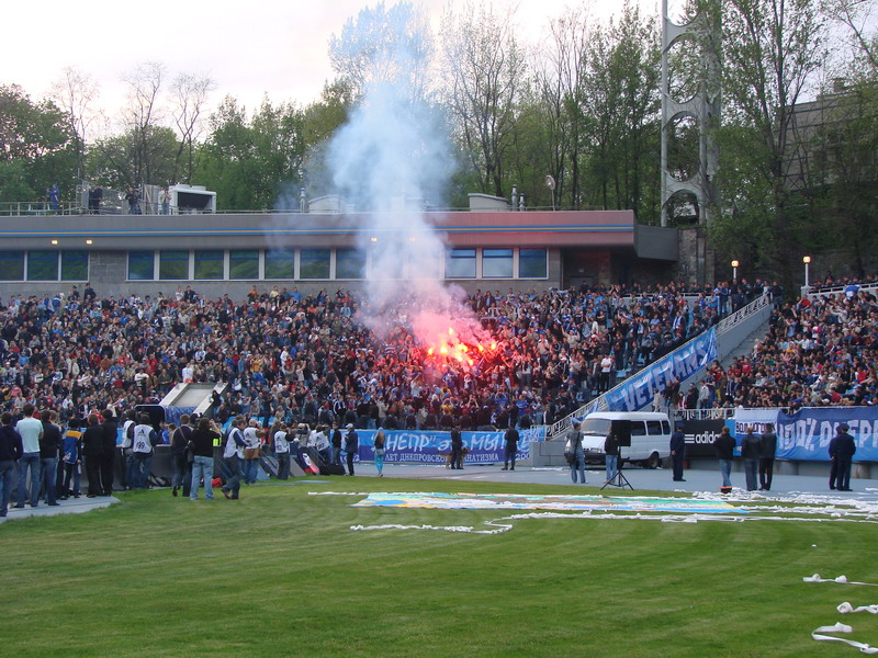 "Динамо" - "Дніпро" [05/05/2007] - трибуна дніпрян