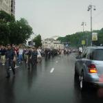 Динамівський фанатський марш у Києві перед матчем Шахтар - Динамо [27/05/07] Фінал КУ 