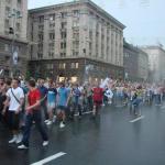 Динамівський фанатський марш у Києві перед матчем Шахтар - Динамо [27/05/07] Фінал КУ 
