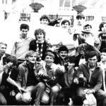 Вдома перед грою. 1986. Нижній ряд, другий зправа – Хитрий